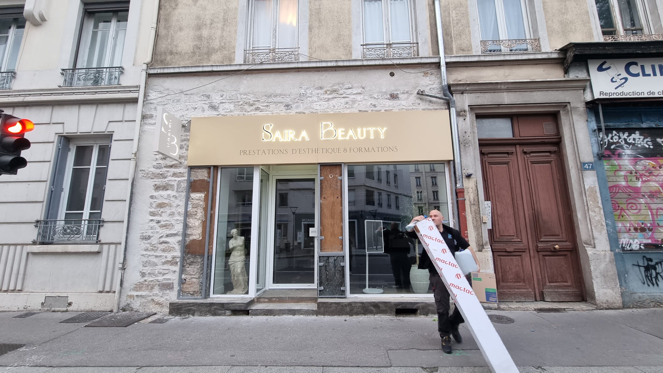 S Beauty panneaux enseigne villeurbanne