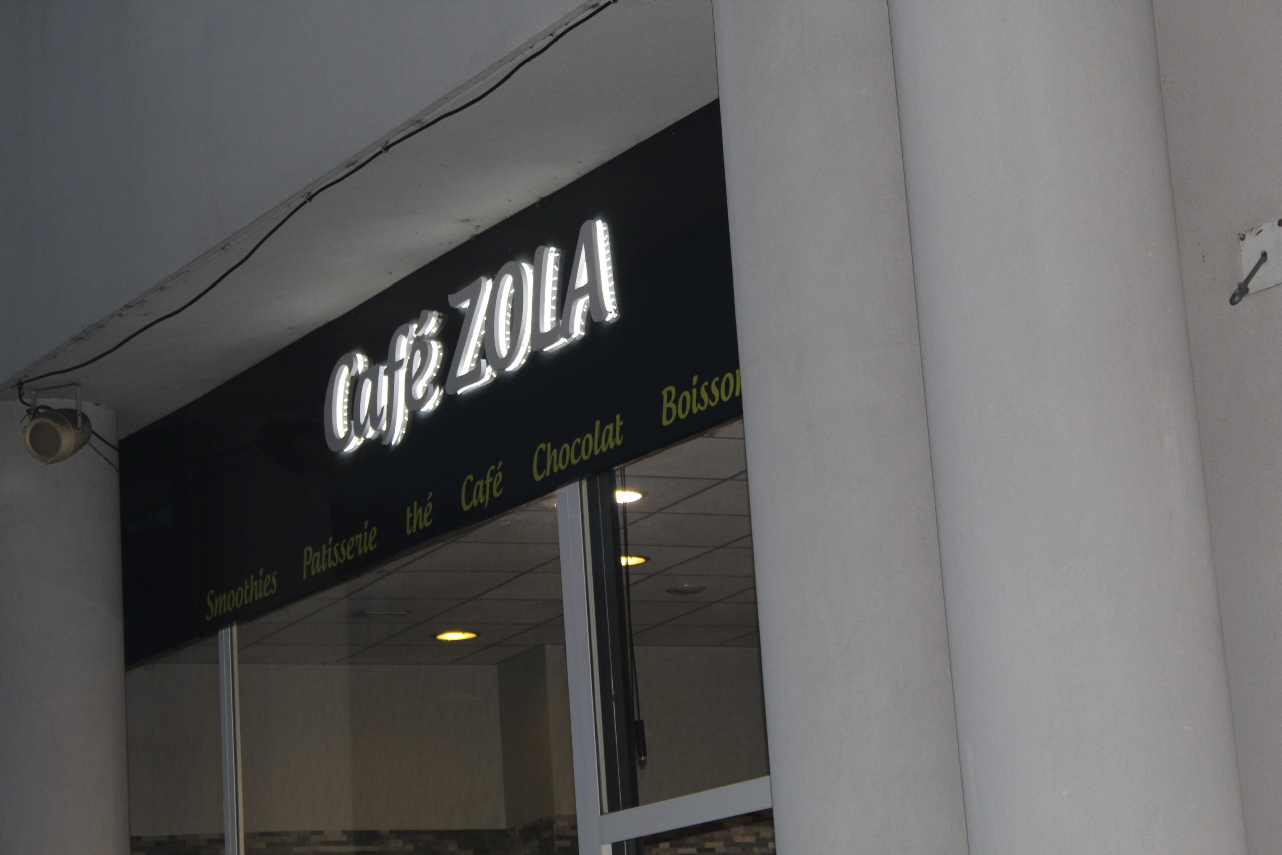 café zola panneauxenseigne vaulx-en-velin