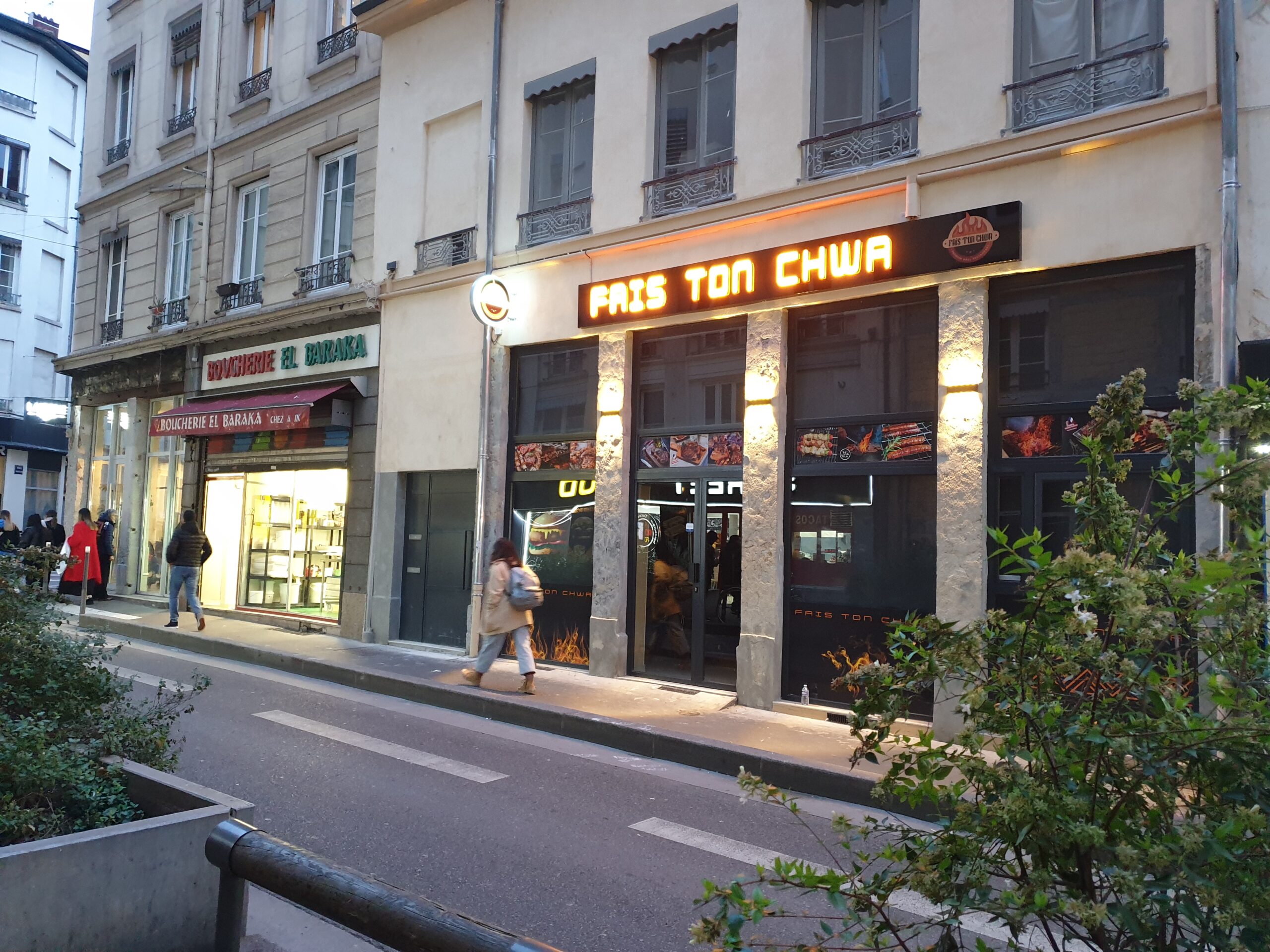 enseigne restaurant Villeurbanne plexysign