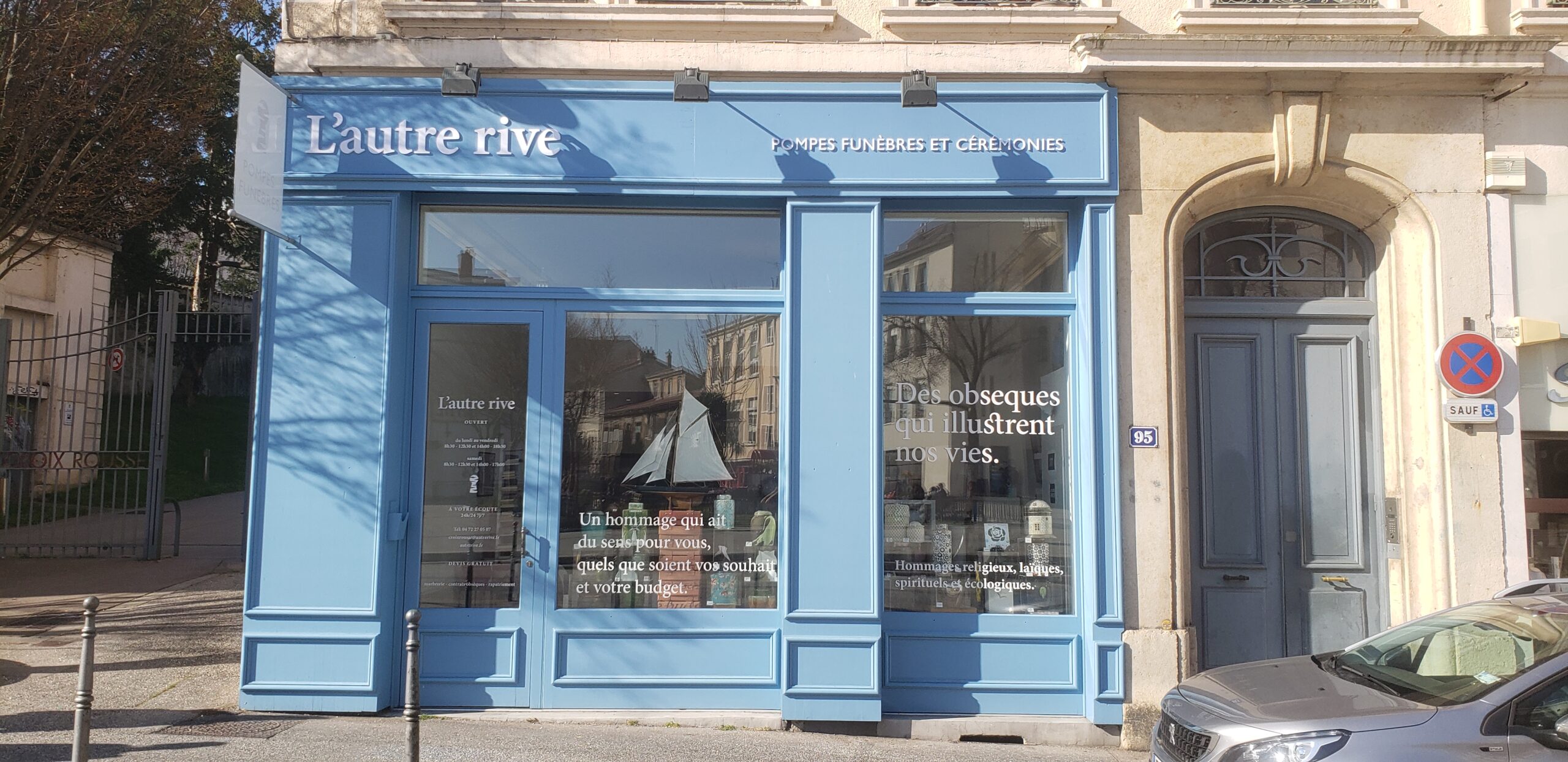 l'autre vie panneaux enseigne a caluire-et-cuire