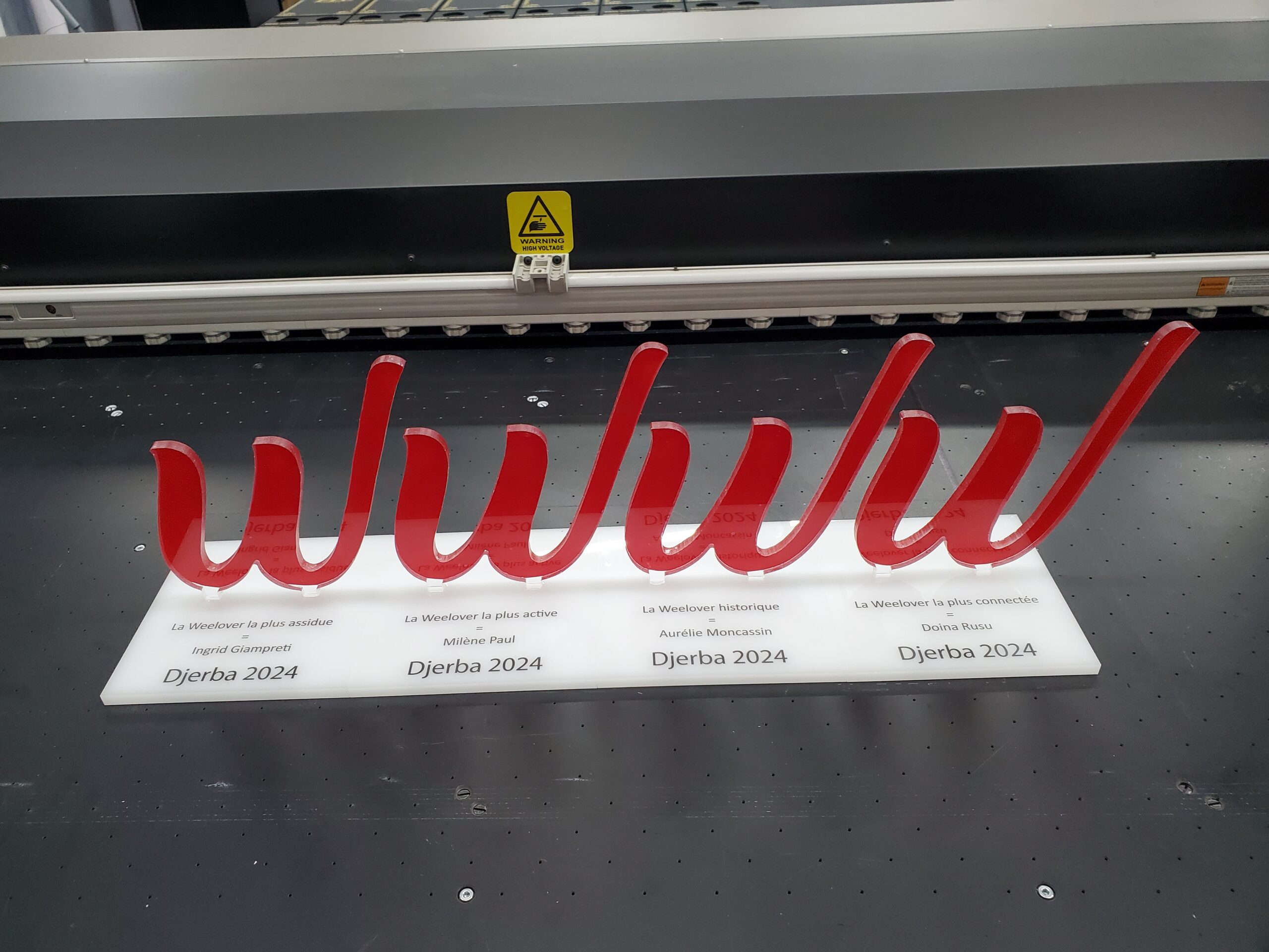 wwww objets publicitaires trophees personnalises en plexiglas